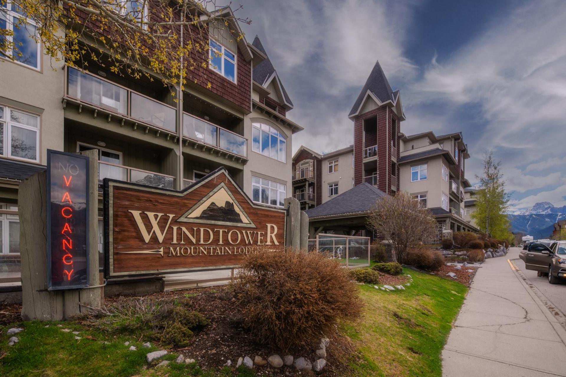 Mountain View One Bedroom Vacation Suite - Windtower 119 キャンモア エクステリア 写真